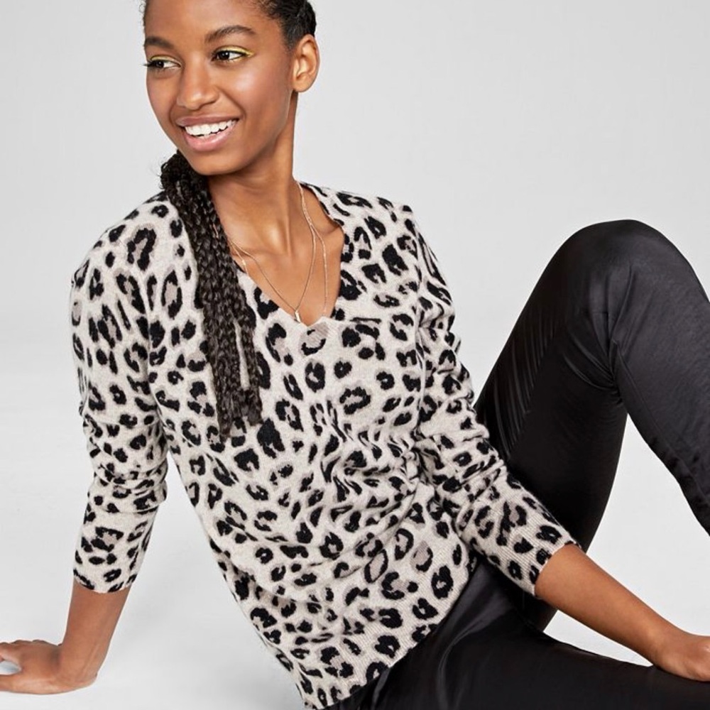 Macy’s Cashmere Leopard print Sweater Size Small